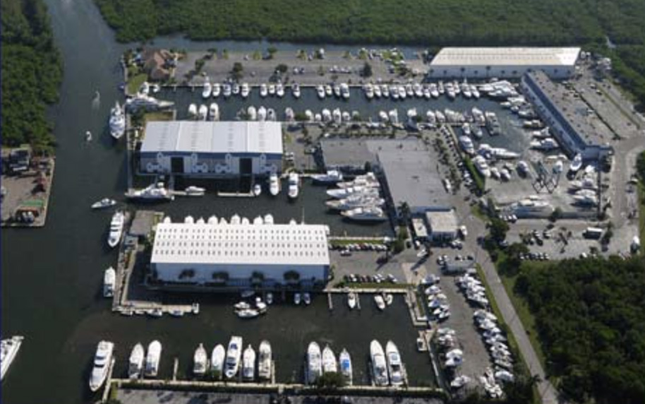 Overview of the boat slips, yacht slips and dry boat storage at Harbour Towne Marina